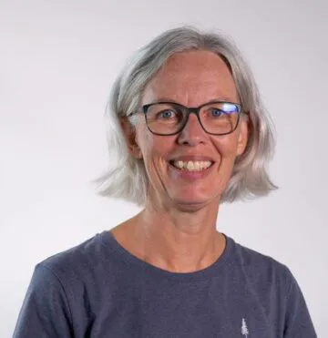 Ich liebe die berufliche Vielfalt, in der Freizeit unterwegs mit Wanderschuhen und Blumen.