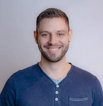 Für mich braucht ein erfolgreicher Tag Kaffee, Code und Klimmzüge.