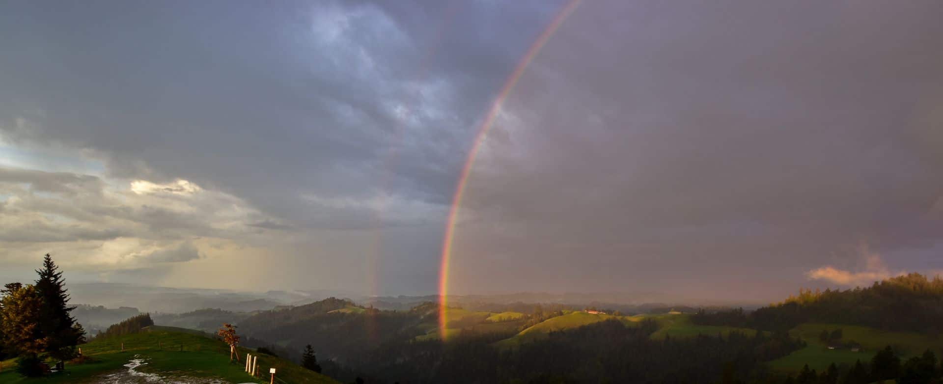 Bild: Regenbogen über der Ahorn Alp