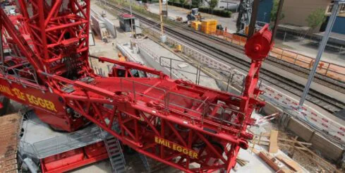 Baustellenkamera dokumentiert Arbeit des grössten Raupenkrans